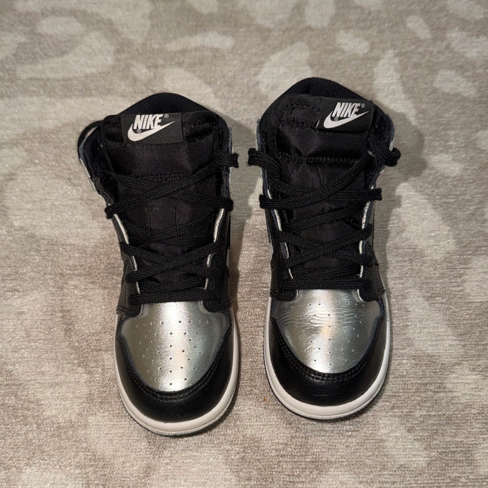 Jordan 1 Retro High Silver Black White
